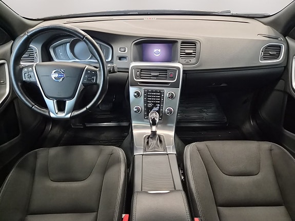 Volvo S60 Cross Country 12 of 17
