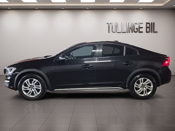 Volvo S60 Cross Country 2 of 17