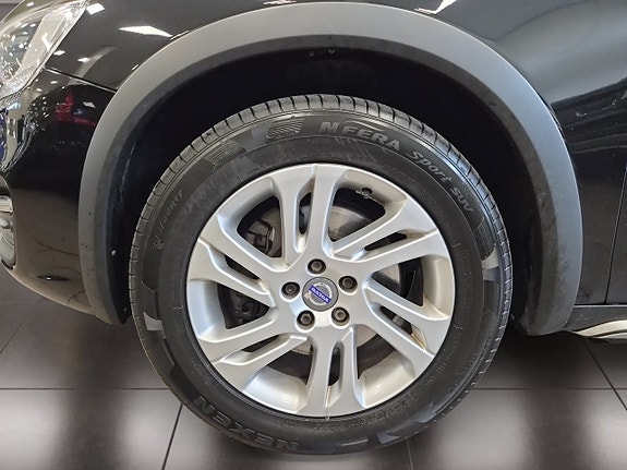 Volvo S60 Cross Country 8 of 17