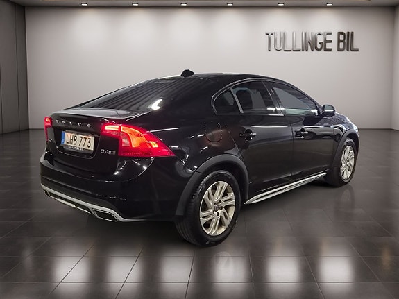 Volvo S60 Cross Country 4 of 17