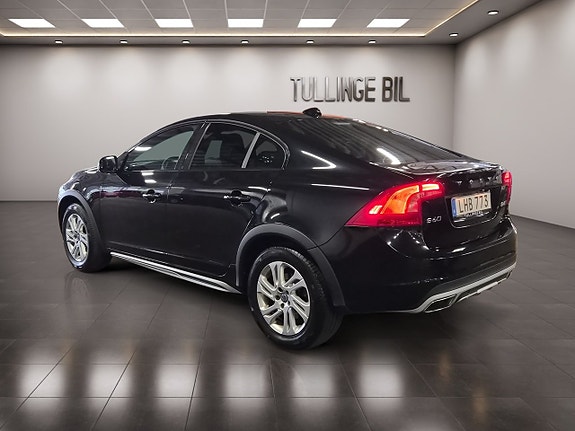 Volvo S60 Cross Country 3 of 17
