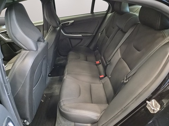 Volvo S60 Cross Country 13 of 17