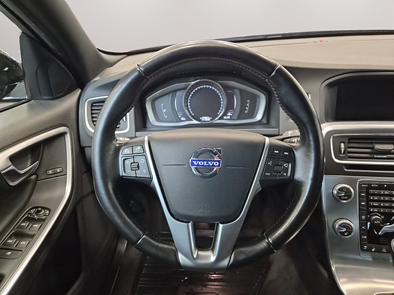 Volvo S60 Cross Country 14 of 17