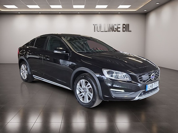 Volvo S60 Cross Country 6 of 17