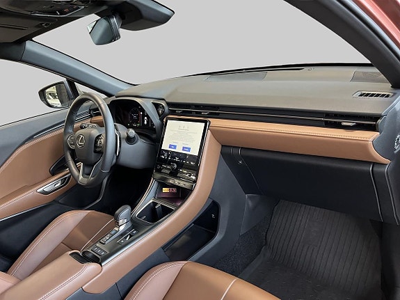 Lexus LBX 16 of 18