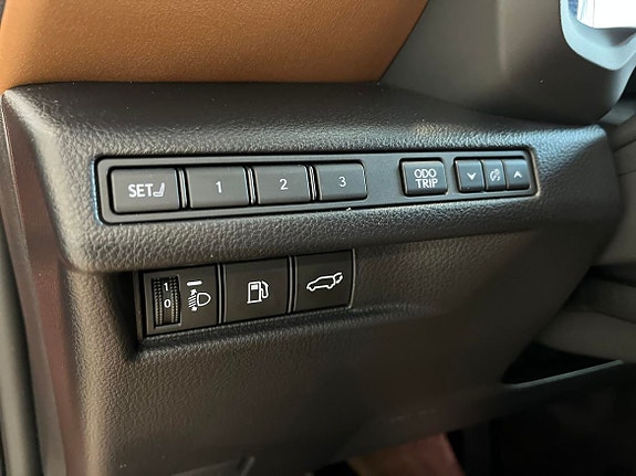 Lexus LBX 15 of 18