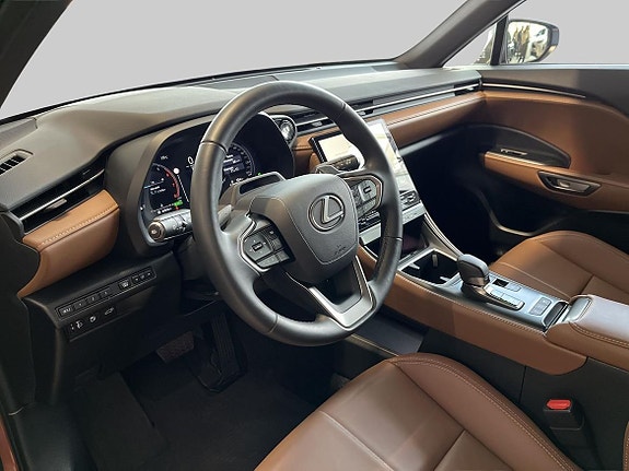 Lexus LBX 7 of 18
