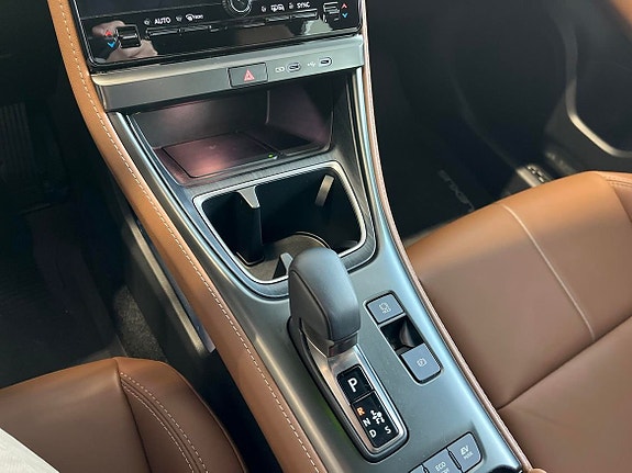 Lexus LBX 13 of 18