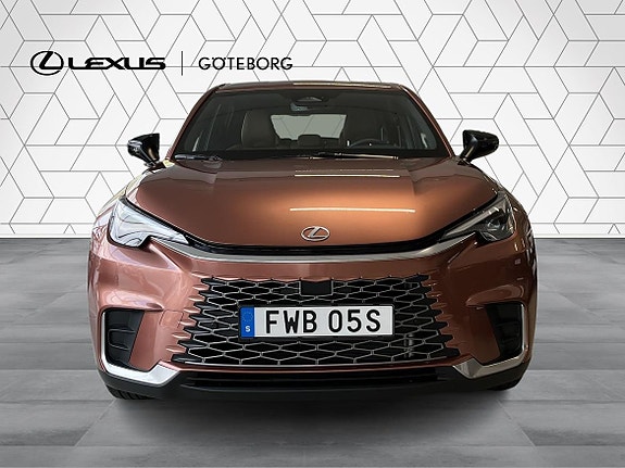 Lexus LBX 2 of 18