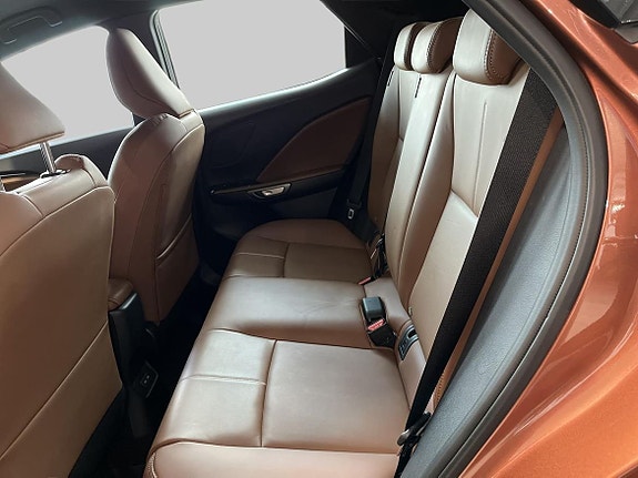 Lexus LBX 17 of 18