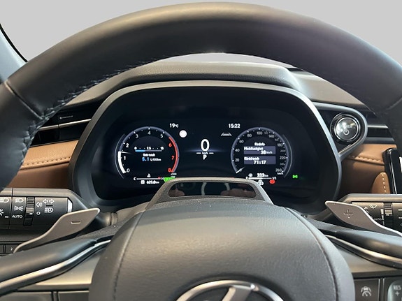 Lexus LBX 10 of 18
