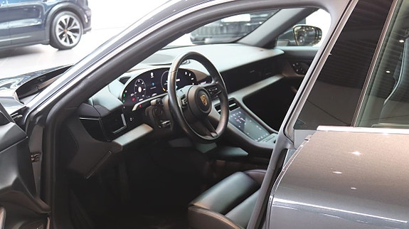 Porsche Taycan 4S 10 of 10