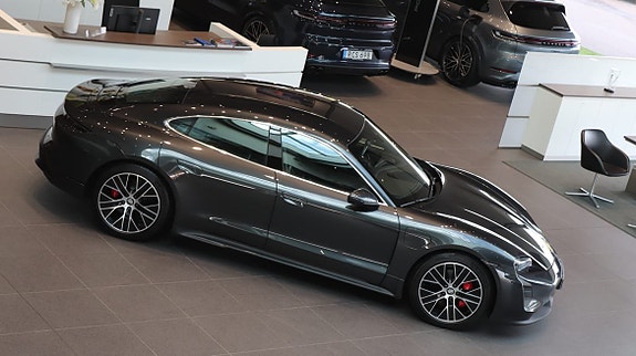 Porsche Taycan 4S 3 of 10
