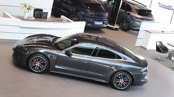 Porsche Taycan 4S 4 of 10