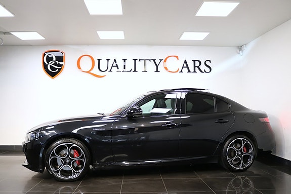 Alfa Romeo Giulia 2 of 25