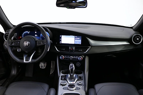 Alfa Romeo Giulia 13 of 25