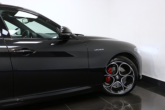 Alfa Romeo Giulia 24 of 25