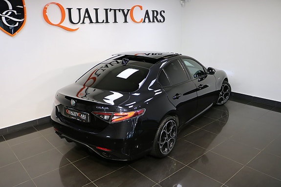 Alfa Romeo Giulia 20 of 25