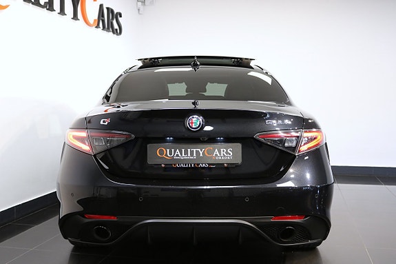Alfa Romeo Giulia 6 of 25
