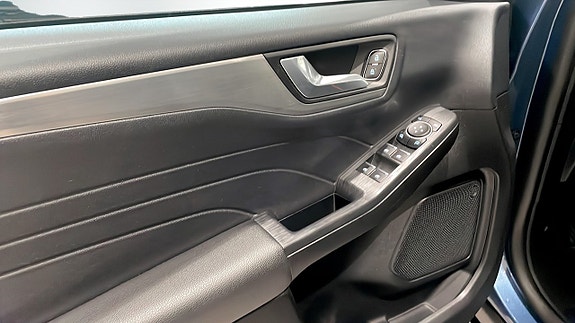 Ford Kuga 11 of 12