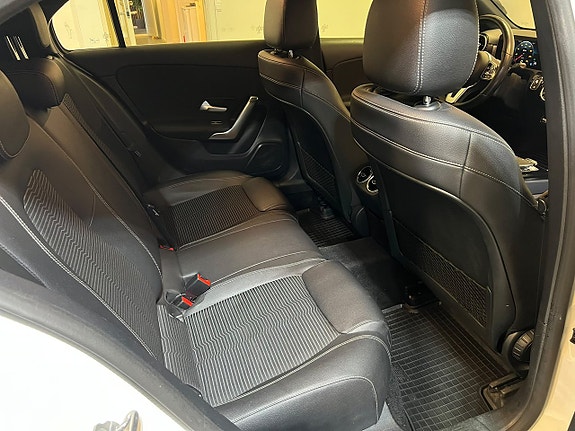 Mercedes-Benz A180 22 of 23