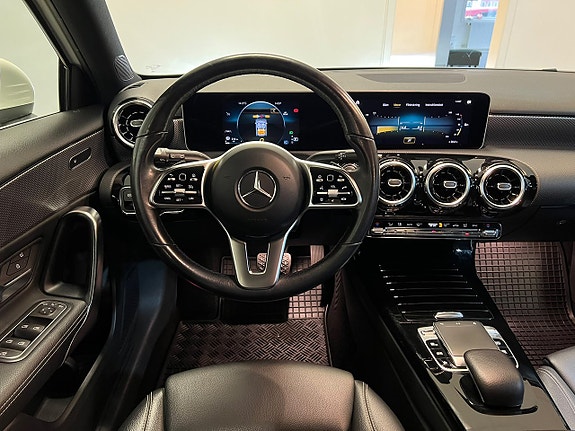 Mercedes-Benz A180 8 of 23