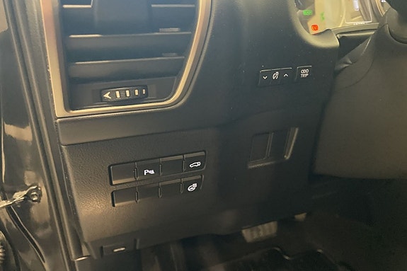 Lexus NX300h 15 of 17
