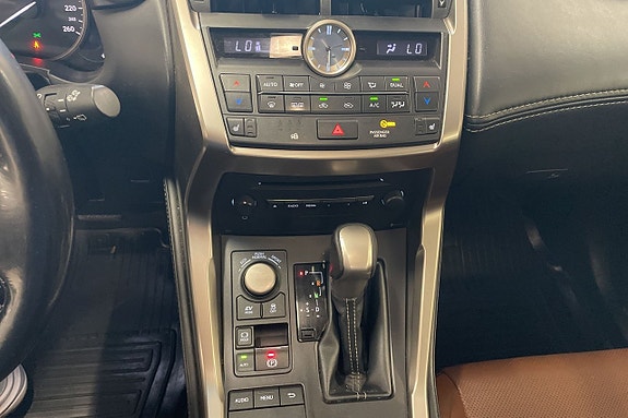 Lexus NX300h 11 of 17