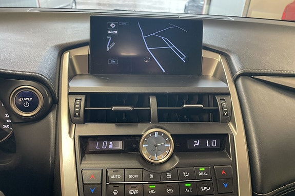 Lexus NX300h 12 of 17