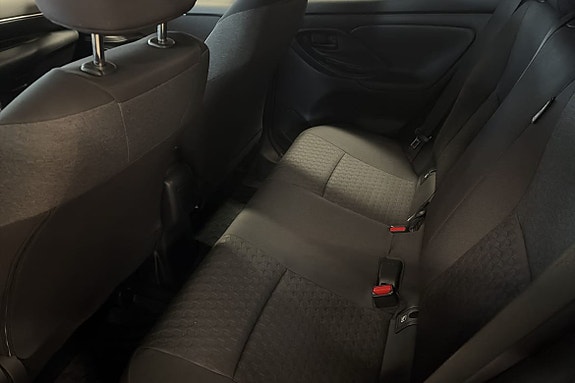 Toyota Yaris 8 of 11