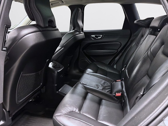 Volvo XC60 14 of 21