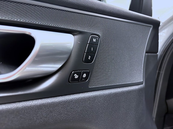 Volvo XC60 16 of 21