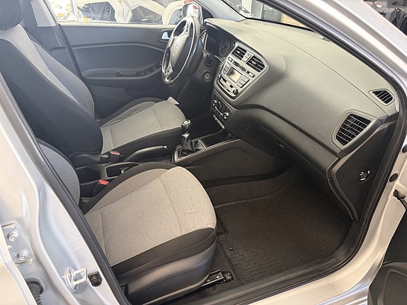 Hyundai i20 8 of 10