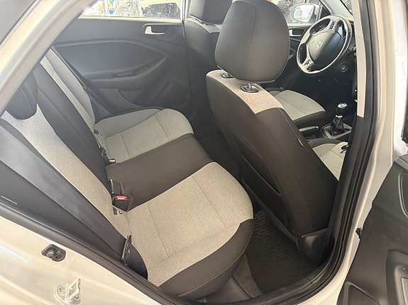 Hyundai i20 7 of 10