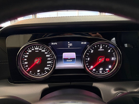 Mercedes-Benz E220 12 of 12