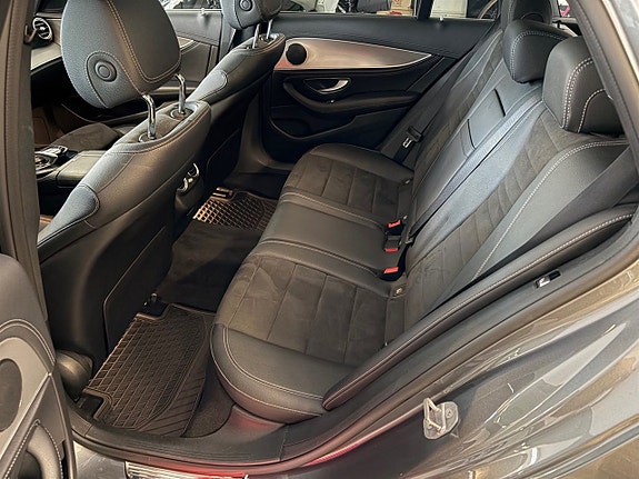 Mercedes-Benz E220 7 of 12