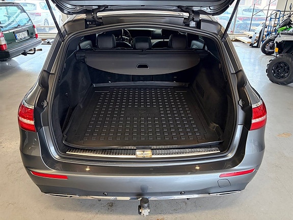 Mercedes-Benz E220 8 of 12