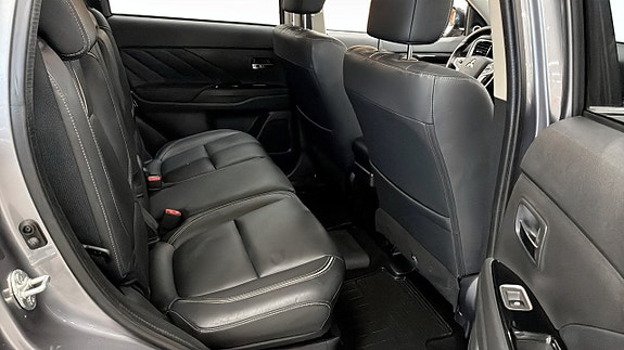 MITSUBISHI OUTLANDER PHEV 4X4 203ch - TOIT PANORAMIQUE - CAMÉRA 360° - CUIR - HAYON ÉLECTRIQUE - KEYLESS - ATTELAGE