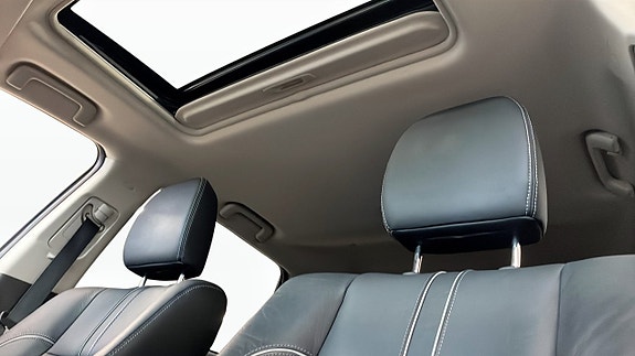 MITSUBISHI OUTLANDER PHEV 4X4 203ch - TOIT PANORAMIQUE - CAMÉRA 360° - CUIR - HAYON ÉLECTRIQUE - KEYLESS - ATTELAGE