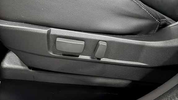 MITSUBISHI OUTLANDER PHEV 4X4 203ch - TOIT PANORAMIQUE - CAMÉRA 360° - CUIR - HAYON ÉLECTRIQUE - KEYLESS - ATTELAGE