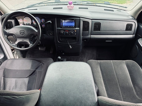 Dodge RAM 2500 9 of 19