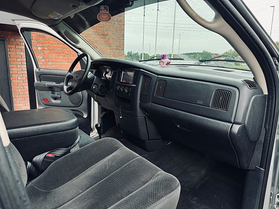 Dodge RAM 2500 13 of 19