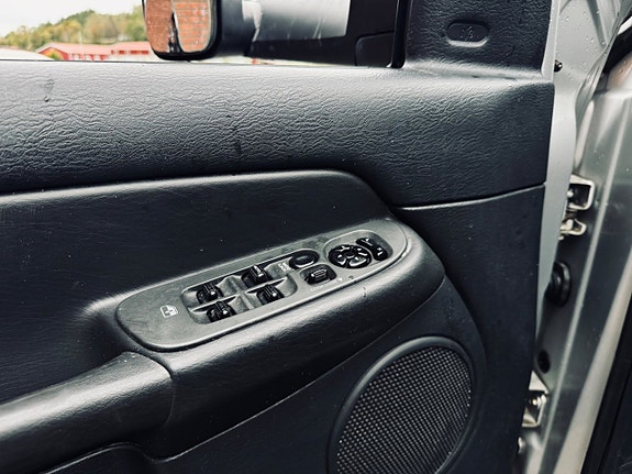 Dodge RAM 2500 18 of 19