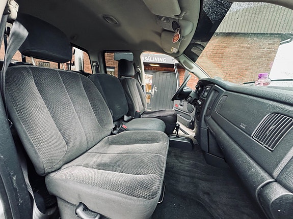 Dodge RAM 2500 12 of 19