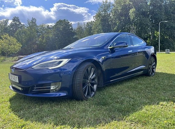 Tesla Model S 2 of 12