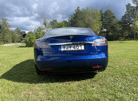 Tesla Model S 12 of 12