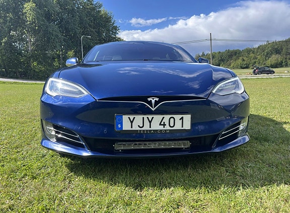Tesla Model S 8 of 12