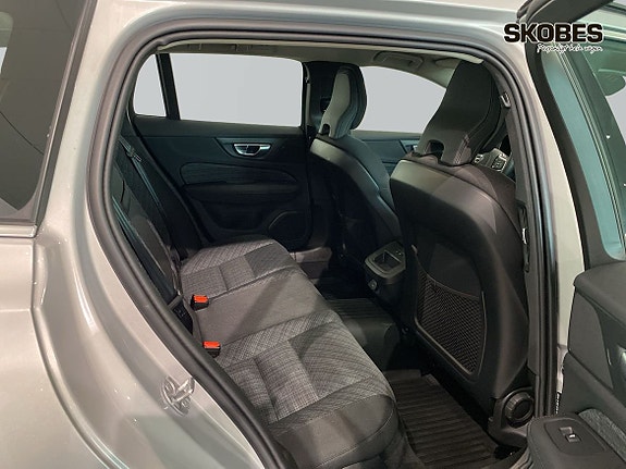 Volvo V60 11 of 30