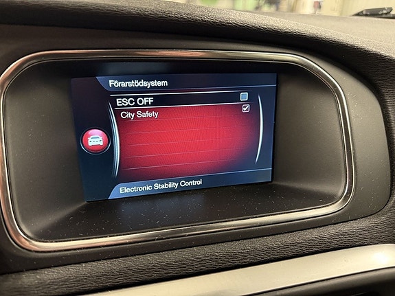 Volvo V40 Cross Country 21 of 25