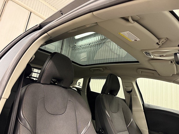 Volvo V40 Cross Country 14 of 25